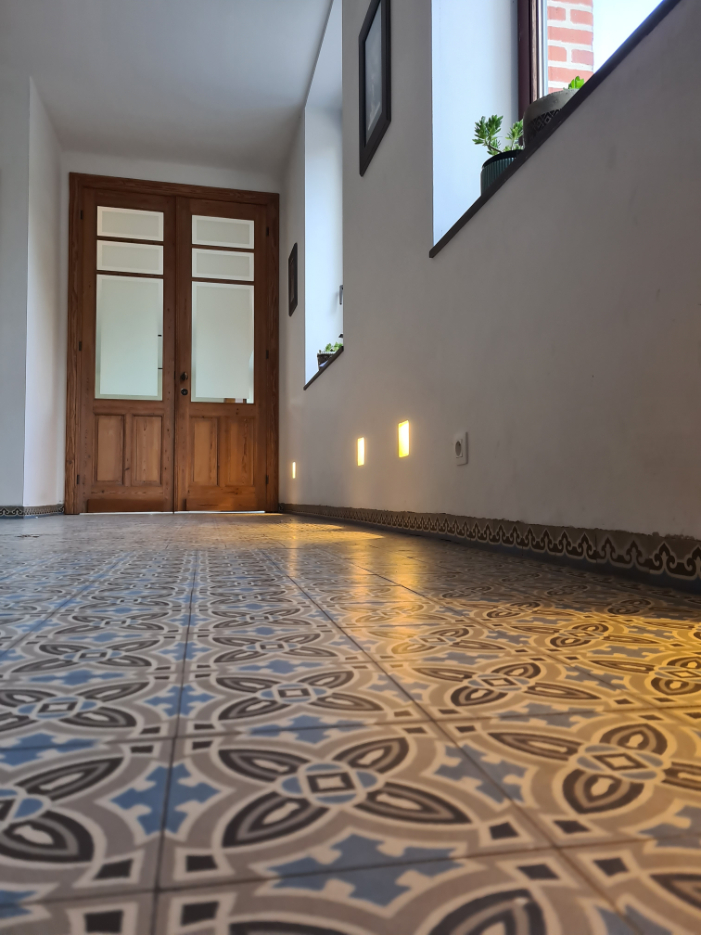 Hall way with encaustic pattern tiles