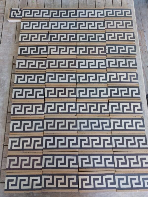 Encaustic tiles with geometric pattern