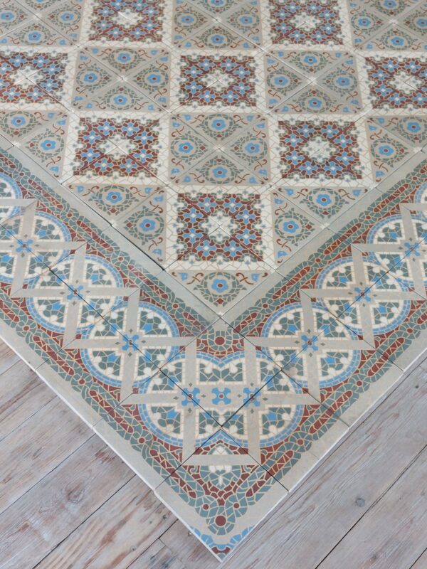 Old reclaimed encaustic tiles with matching borders (Pré 1910)