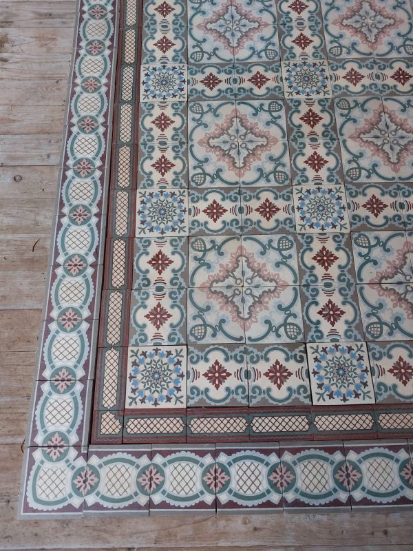 Antique ceramic floor in Art-Nouveau style with floral pattern and original double borders