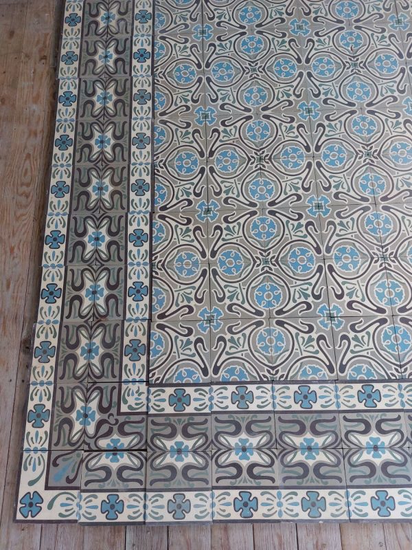 Reclaimend encaustic floor with original double borders ca 1909 with dominant colors blue and grey