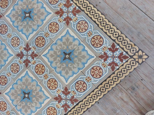 Antieke Franse vloer met bloemmotief
