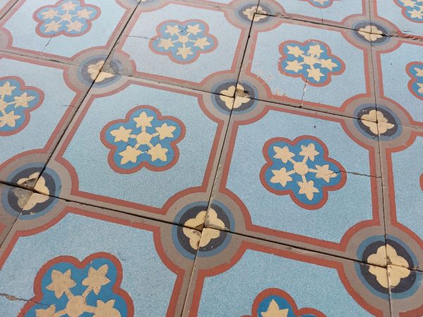 Boch Freres tiles with single motif with dominant colors blue and red ca 1895