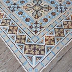 Sublieme Art-Nouveau vloer met bijhorende dubbele rij randtegels
