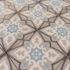 Antieke vloertegels een geometrisch design met een abstract bloempatroon in blauw en grijs