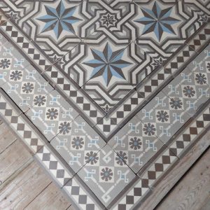 Antieke keramische vloertegels met sterpatroon en originele driedubbele rand ca 1895