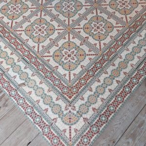 Antieke vloertegels met geometrisch motief en originele boordtegels
