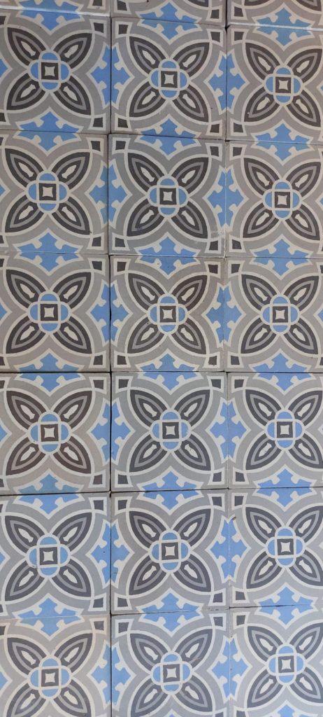 Reclaimed floor with flower pattern